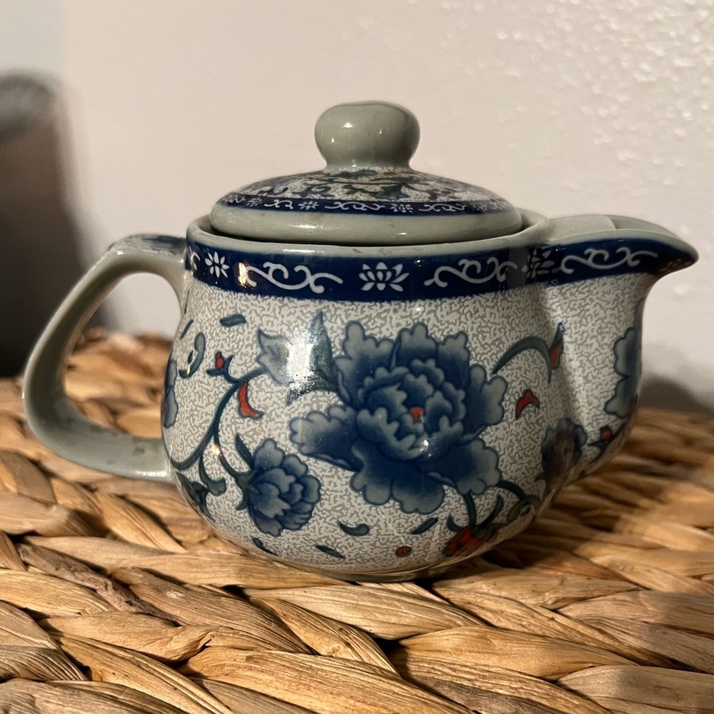 China Tea Pot Blue Floral